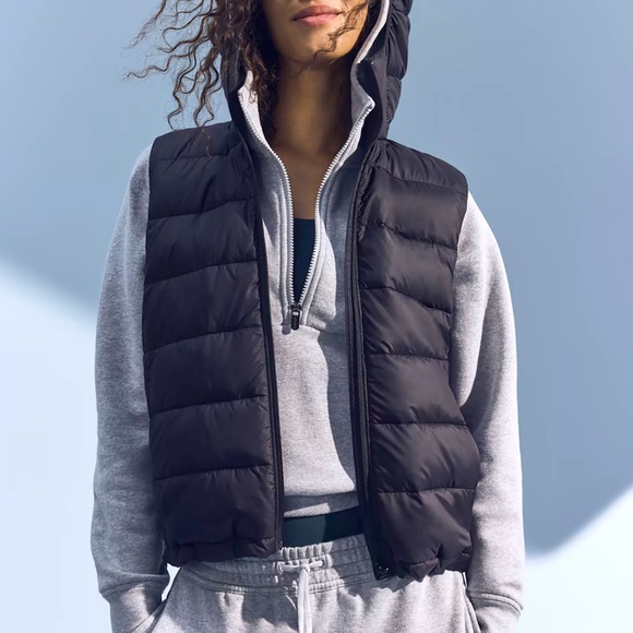 ATHLETA Black Puffer Vest Aire Packable Layer Travel Recycled Nylon - Picture 4 of 9